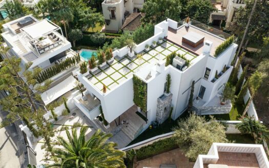 Villa in a beachside urbanisation