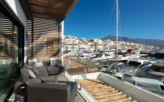 Sleek apartment in Puerto Banus