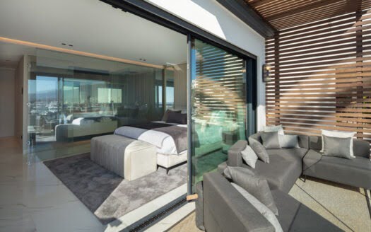 Sleek apartment in Puerto Banus