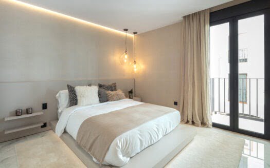 Sleek apartment in Puerto Banus