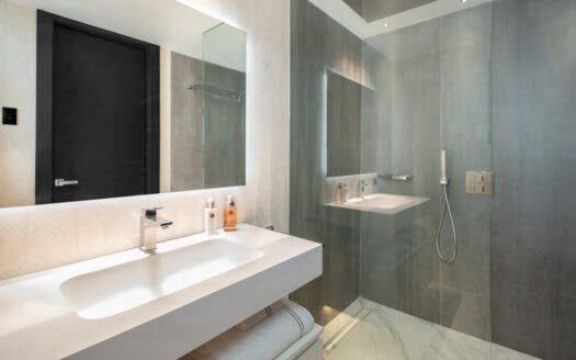 Sleek apartment in Puerto Banus