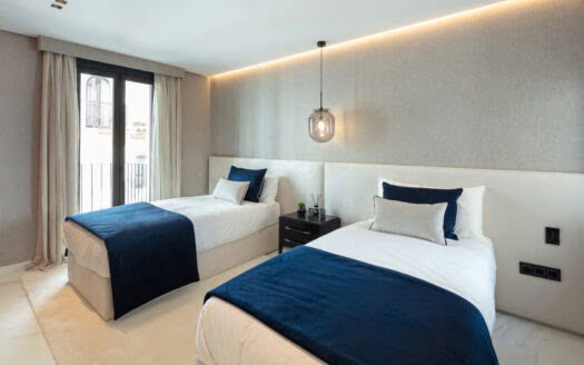 Sleek apartment in Puerto Banus