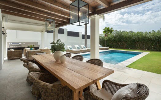 Beautifully Villa in Prime Area