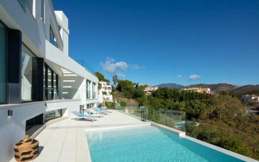 La Quinta’s Contemporary Architectural Gem