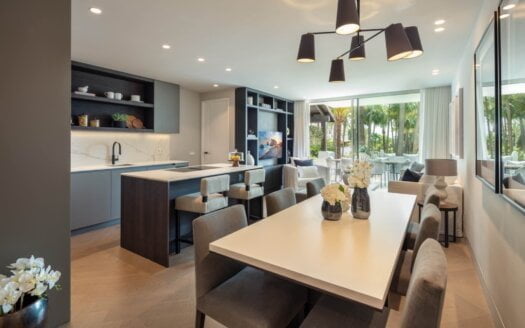 Stunning First-Floor Apartment