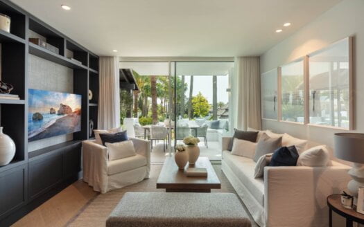 Stunning First-Floor Apartment