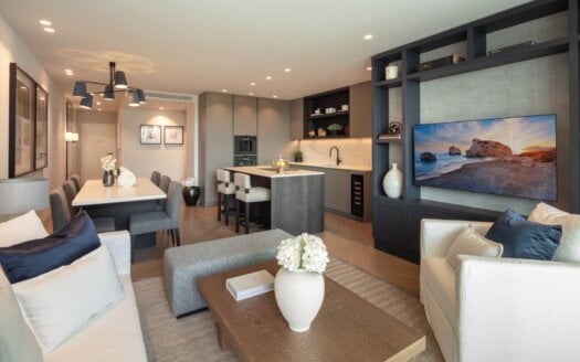 Stunning First-Floor Apartment