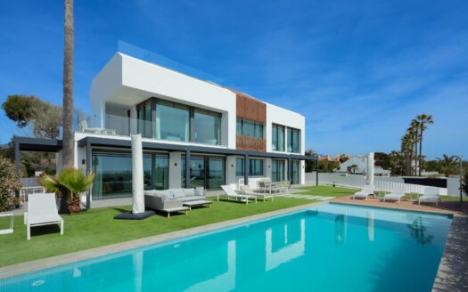 Beachfront Contemporary Villa