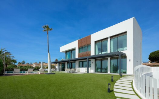 Beachfront Contemporary Villa