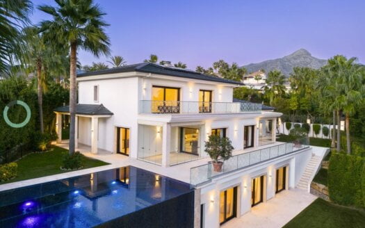 Golf villa in Nueva Andalucia