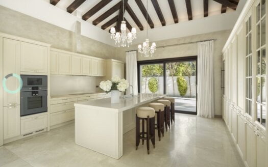 Golf villa in Nueva Andalucia