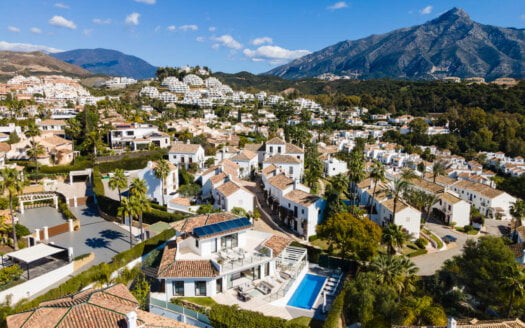 Refurbished Villa with Sea Views
