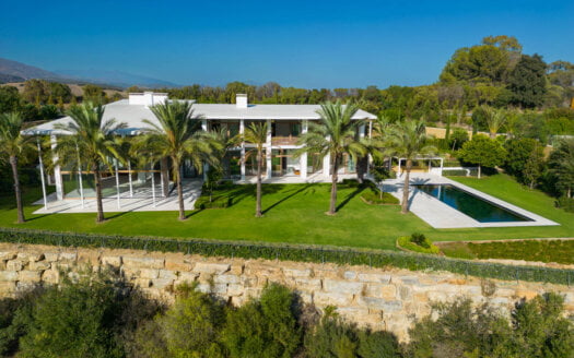 Golfside villa on Large Plot