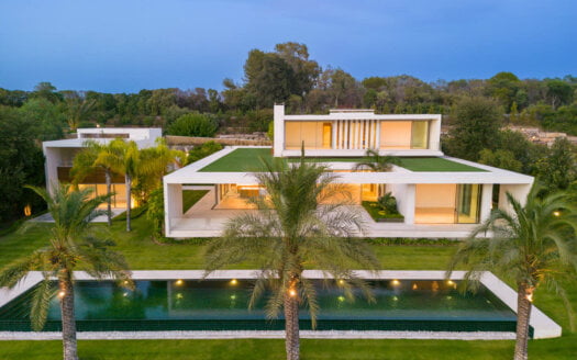 Frontline Golf Villa with Lush Garden