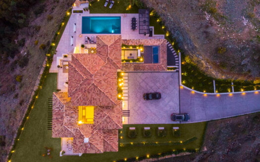 Spectacular villa with amazing sea views