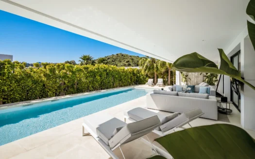 Contemporary villa in Golf Valley