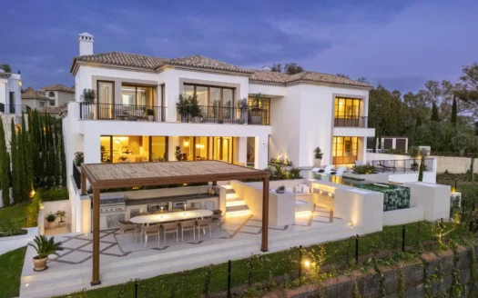 Hacienda-Inspired Estate In La Quinta