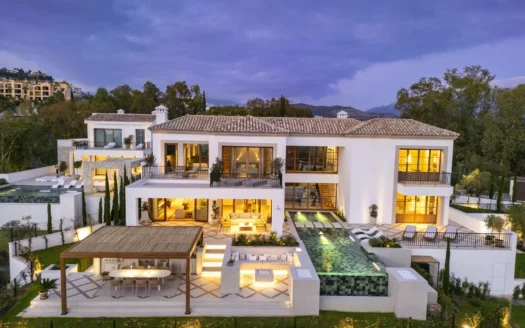 Hacienda-Inspired Estate In La Quinta