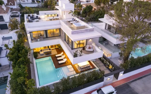 Sophisticated Beachside Villa in Marbella