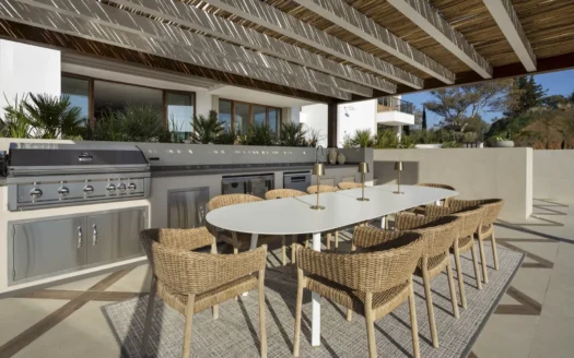 Hacienda-Inspired Estate In La Quinta