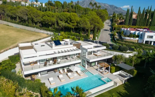 Modern Elegance In La Cerquilla