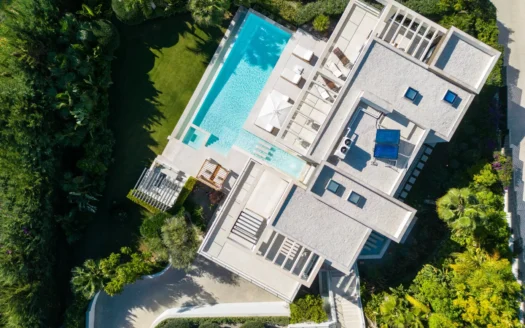 Modern Elegance In La Cerquilla