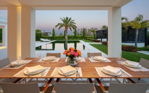 Outstanding Frontline Golf Villa In Nueva Andalucia