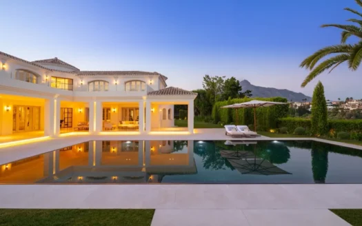 Outstanding Frontline Golf Villa In Nueva Andalucia