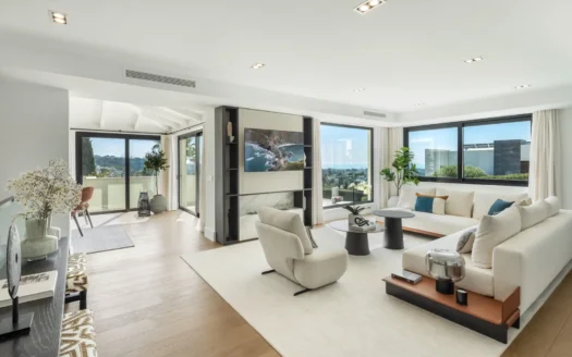 Newly-Renovated Villa Within A Prestigious Gated Community In Nueva Andalucia