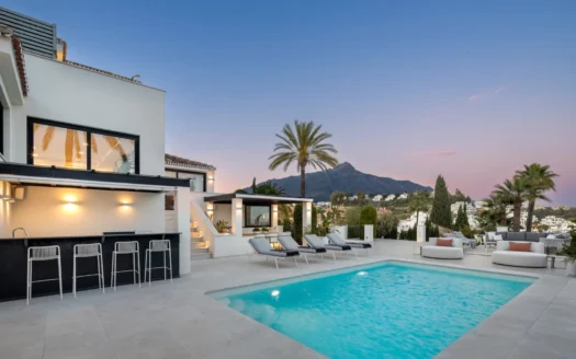 Newly-Renovated Villa Within A Prestigious Gated Community In Nueva Andalucia
