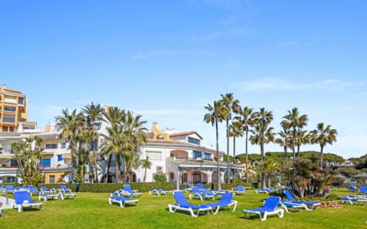 Property in a Prime Frontline Beach Position in Cabopino