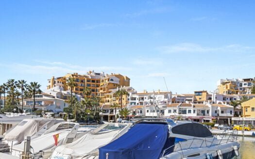 Property in a Prime Frontline Beach Position in Cabopino