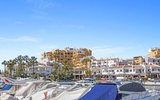 Property in a Prime Frontline Beach Position in Cabopino