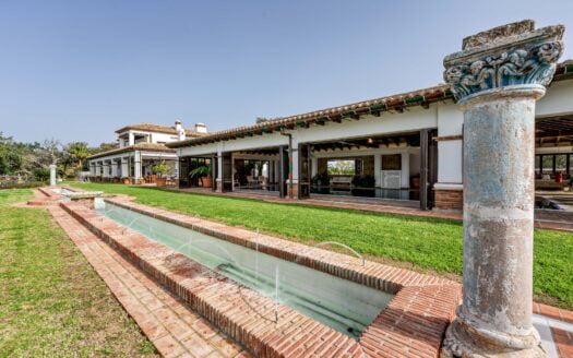 Spectacular Luxury Villa with Sea Views in La Mairena