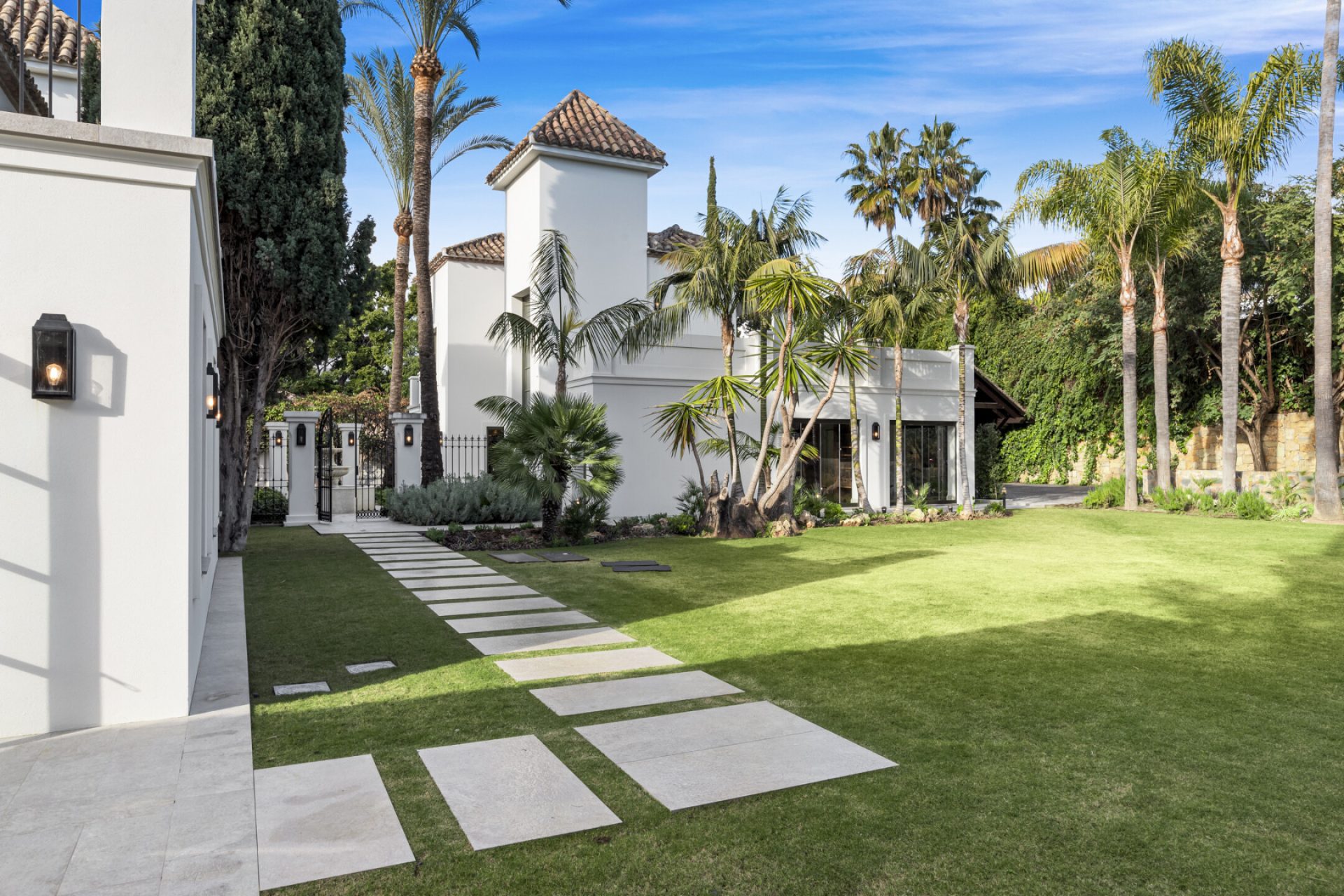 Maison Dorée villa in Nueva Andalucía, Marbella