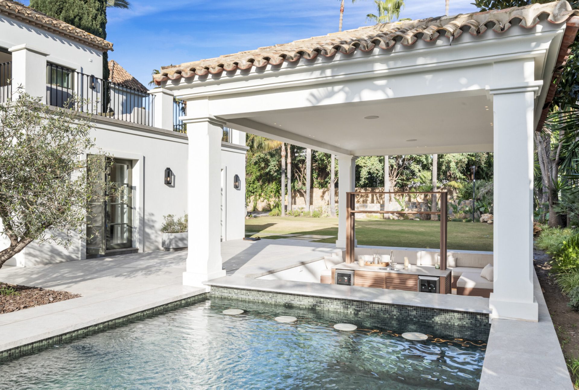 Maison Dorée villa in Nueva Andalucía, Marbella
