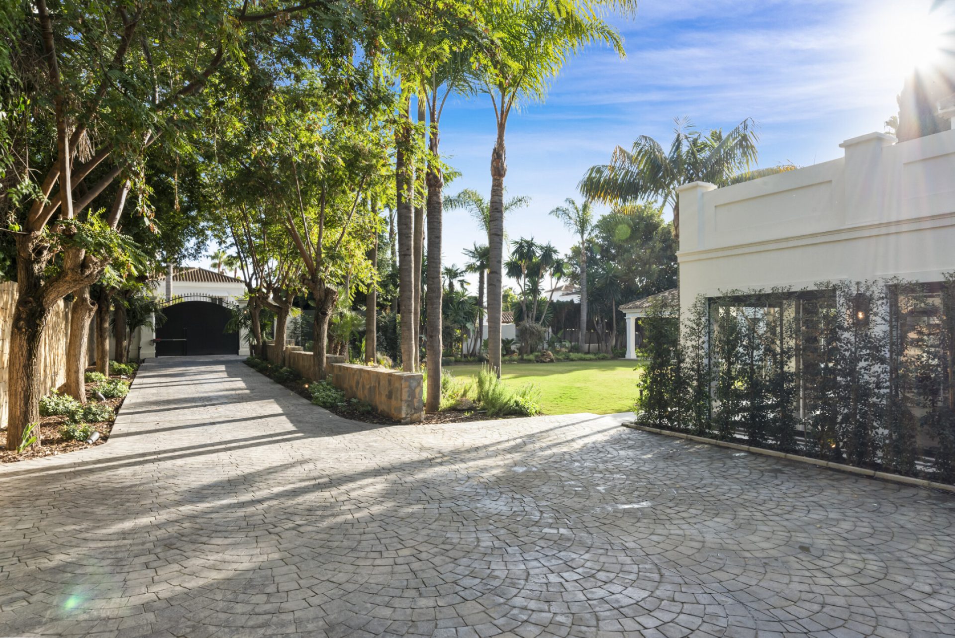 Maison Dorée villa in Nueva Andalucía, Marbella