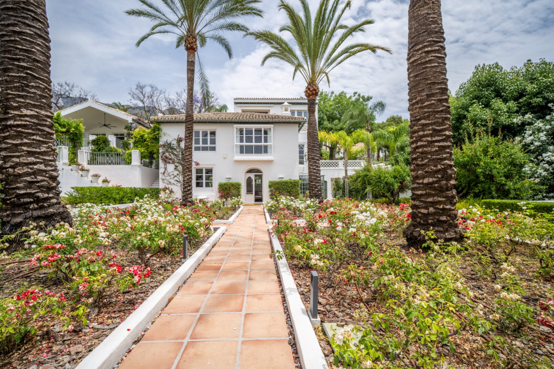 Sinfonia Vert — Sierra Blanca, Marbella