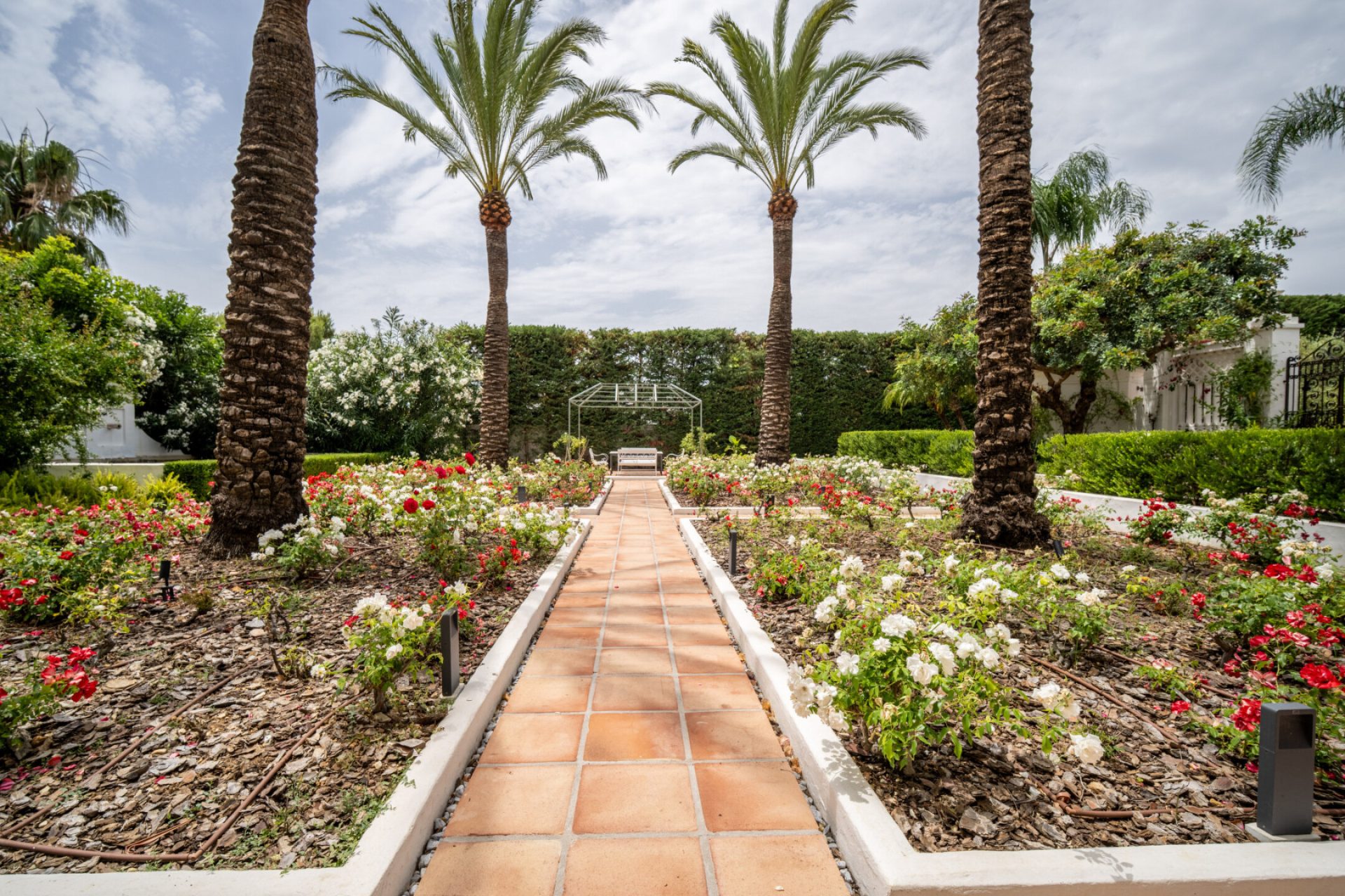 Sinfonia Vert — Sierra Blanca, Marbella