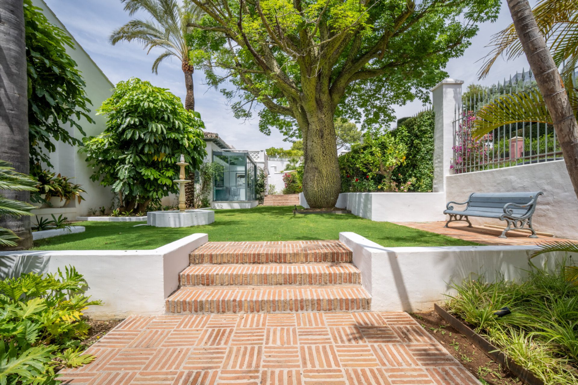 Sinfonia Vert — Sierra Blanca, Marbella