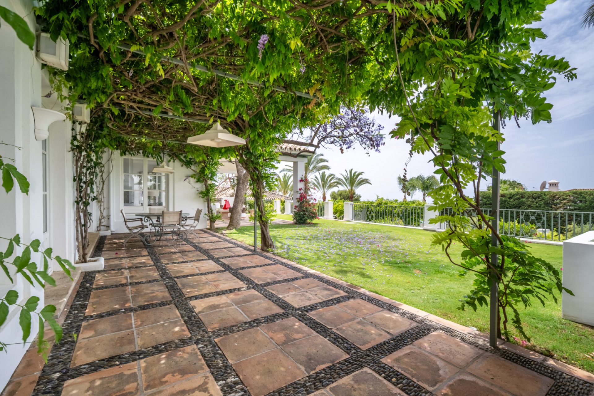 Sinfonia Vert — Sierra Blanca, Marbella