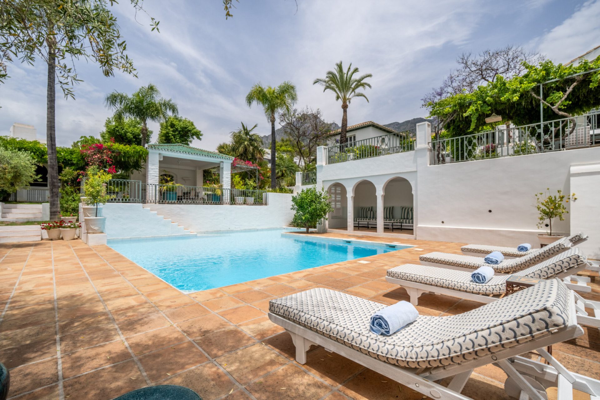 Sinfonia Vert — Sierra Blanca, Marbella