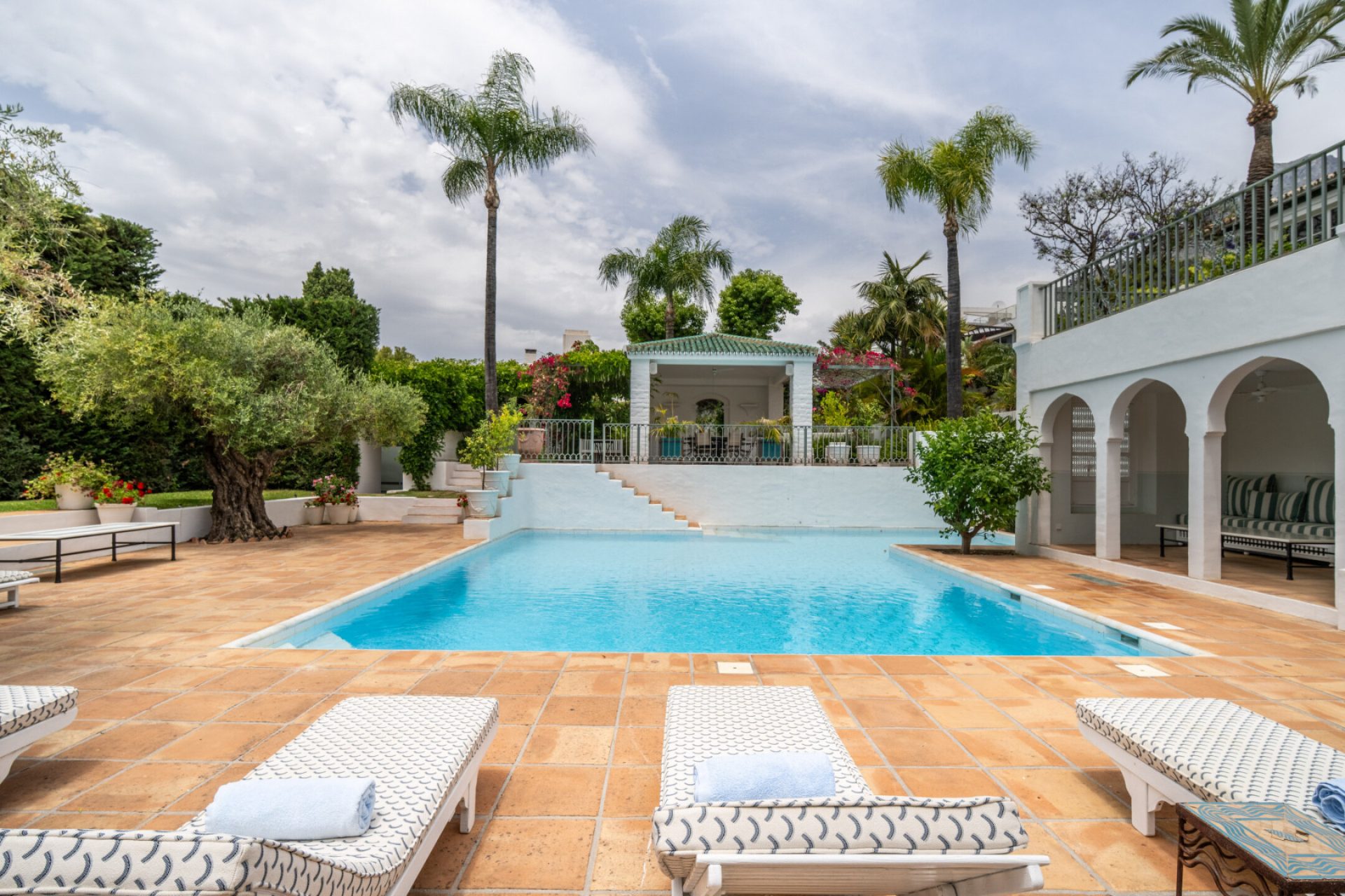 Sinfonia Vert — Sierra Blanca, Marbella