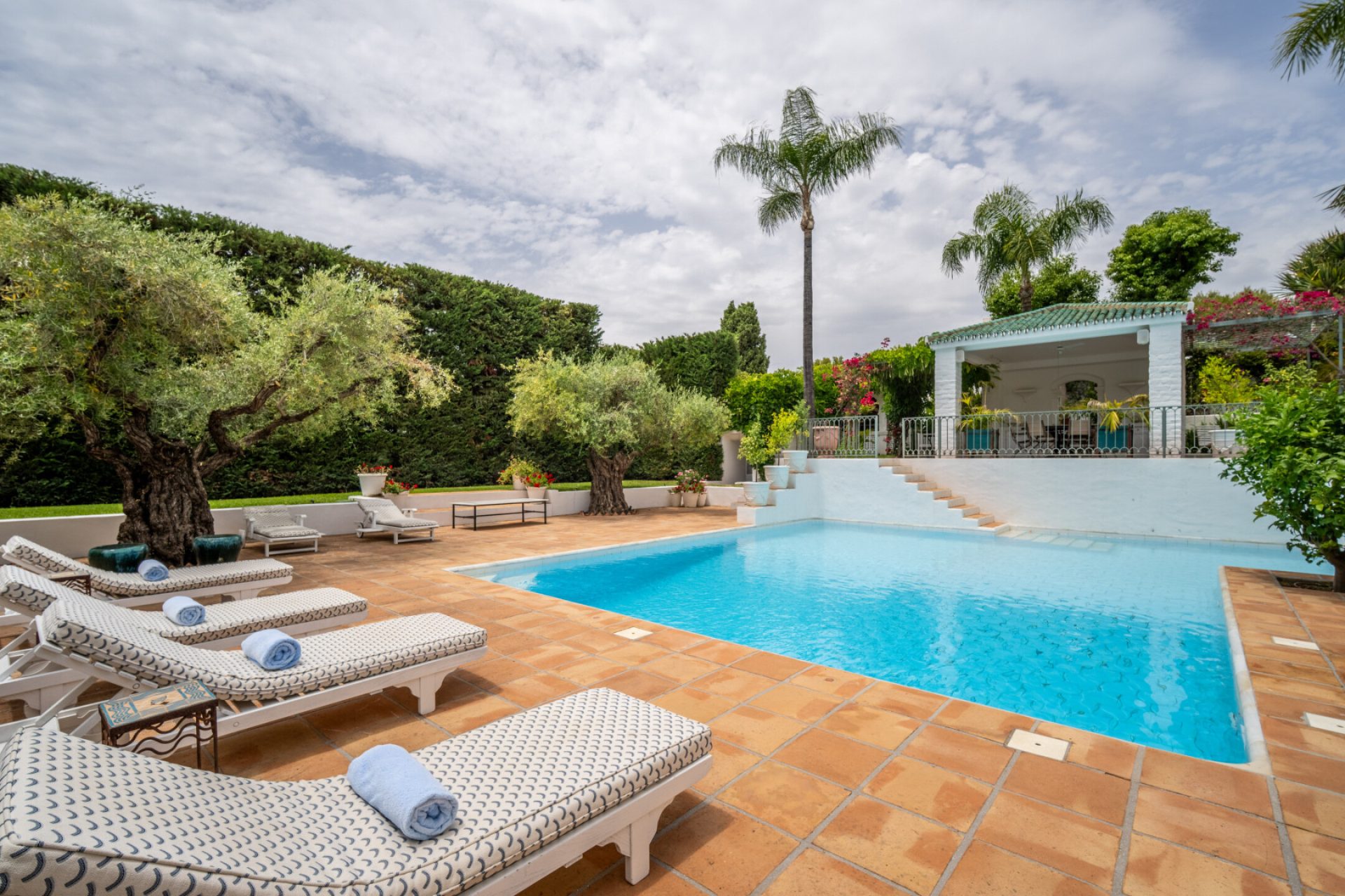 Sinfonia Vert — Sierra Blanca, Marbella