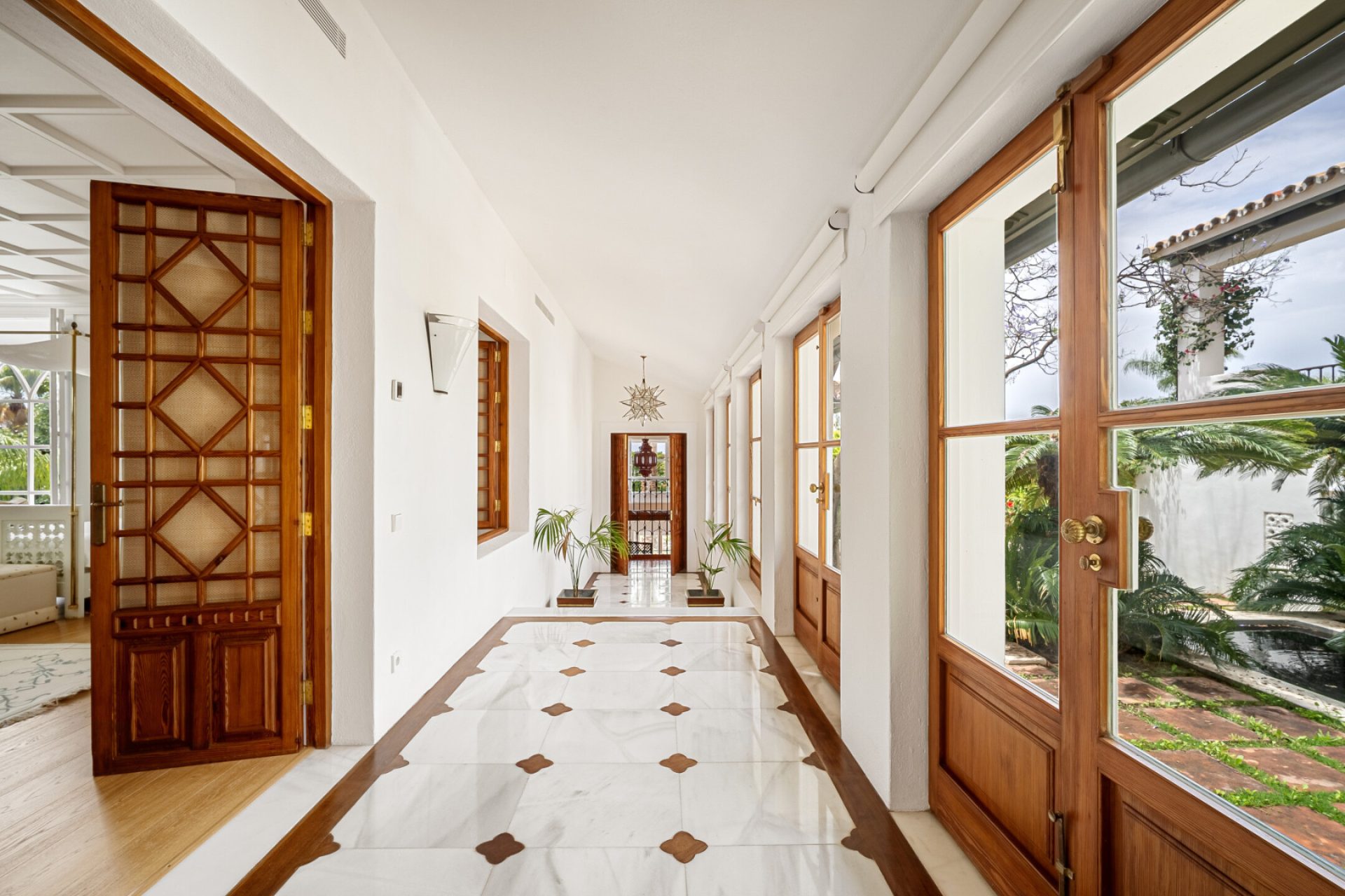 Sinfonia Vert — Sierra Blanca, Marbella