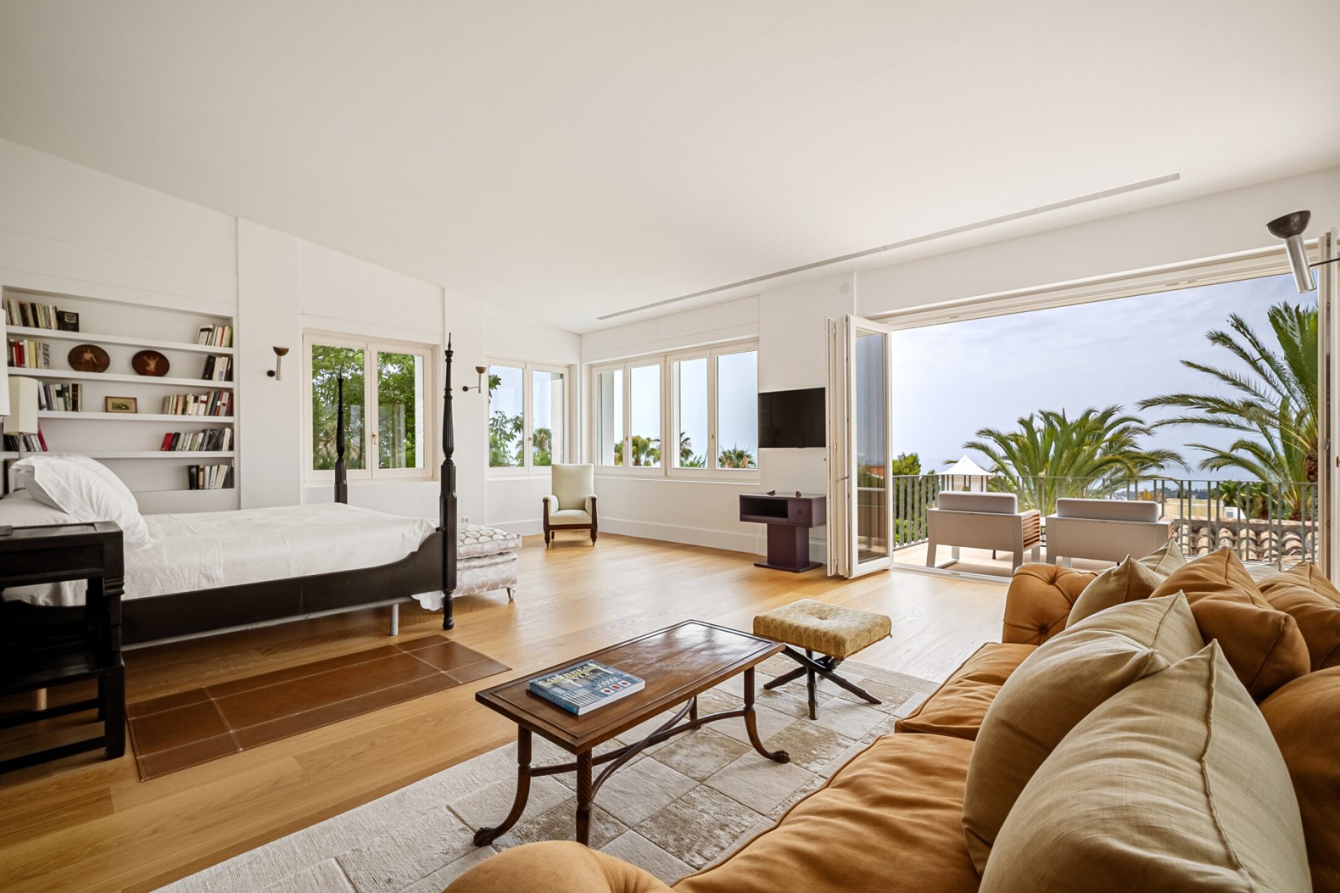 Sinfonia Vert — Sierra Blanca, Marbella