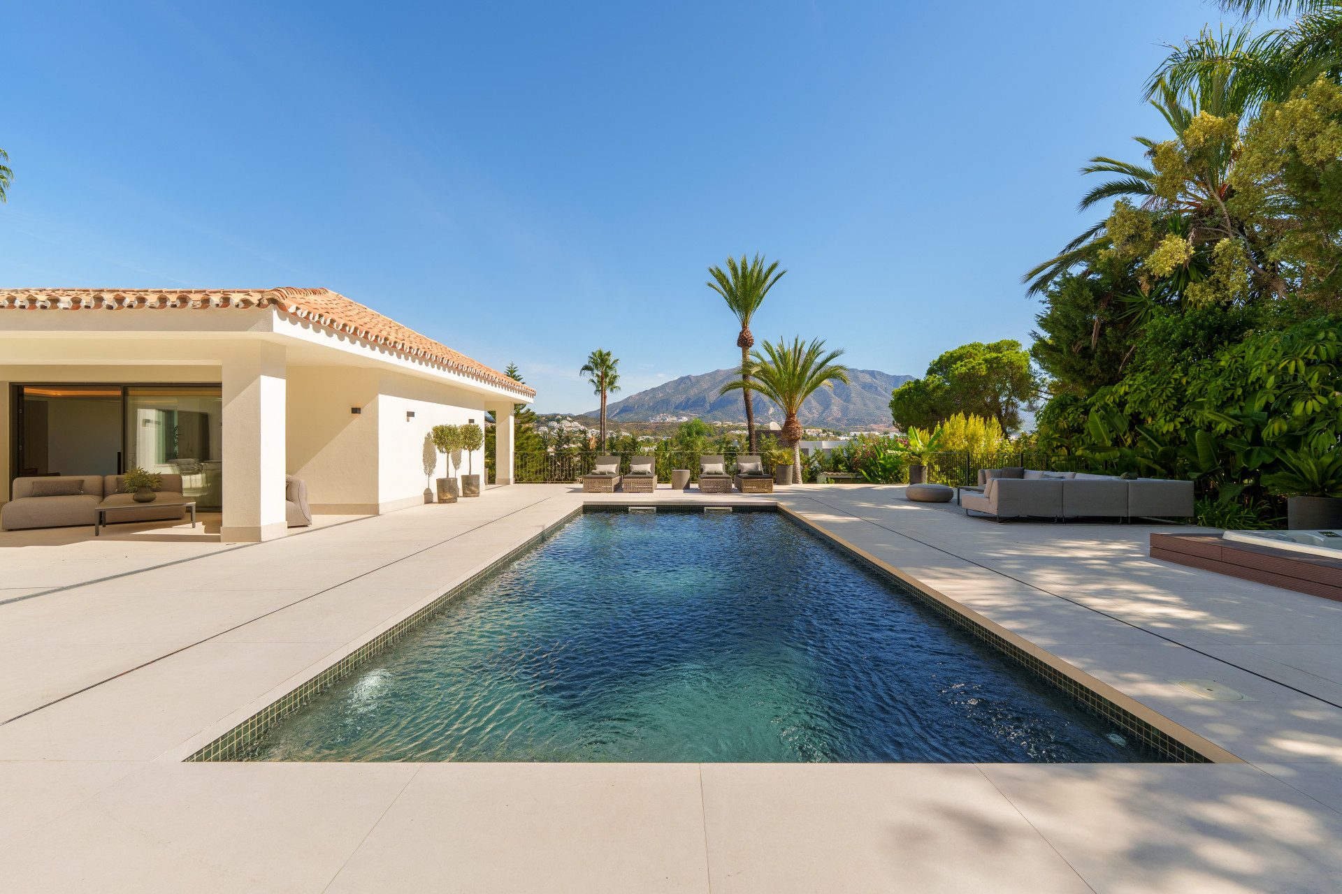 Nordlys Brisa — Nueva Andalucía, Marbella