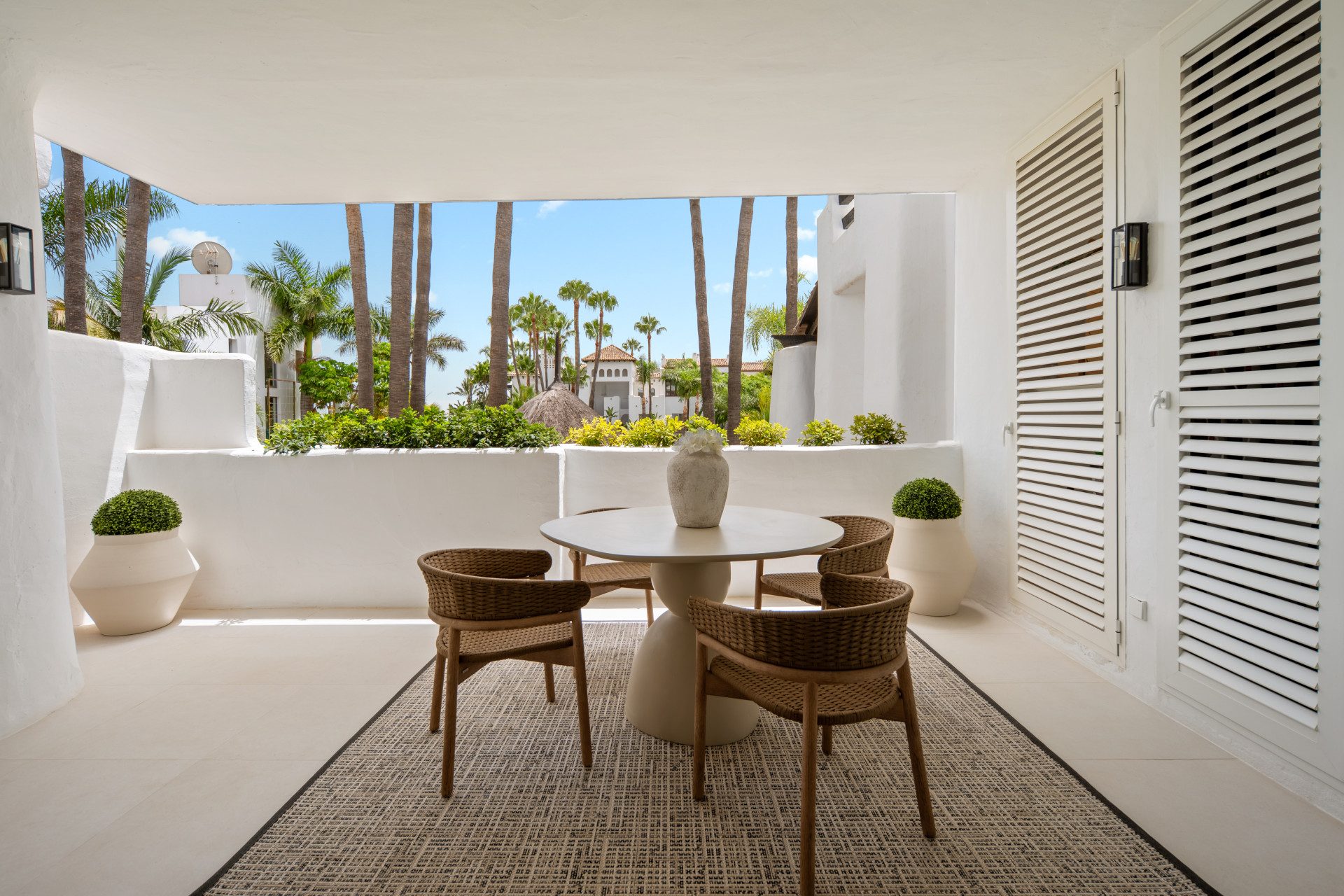Puente Lirio — Golden Mile, Marbella