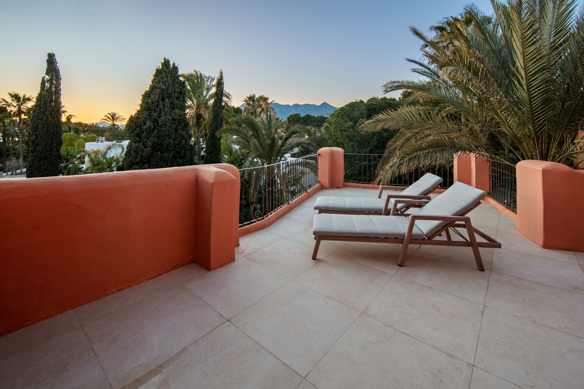 Terraza Levante — Marbella East, Marbella