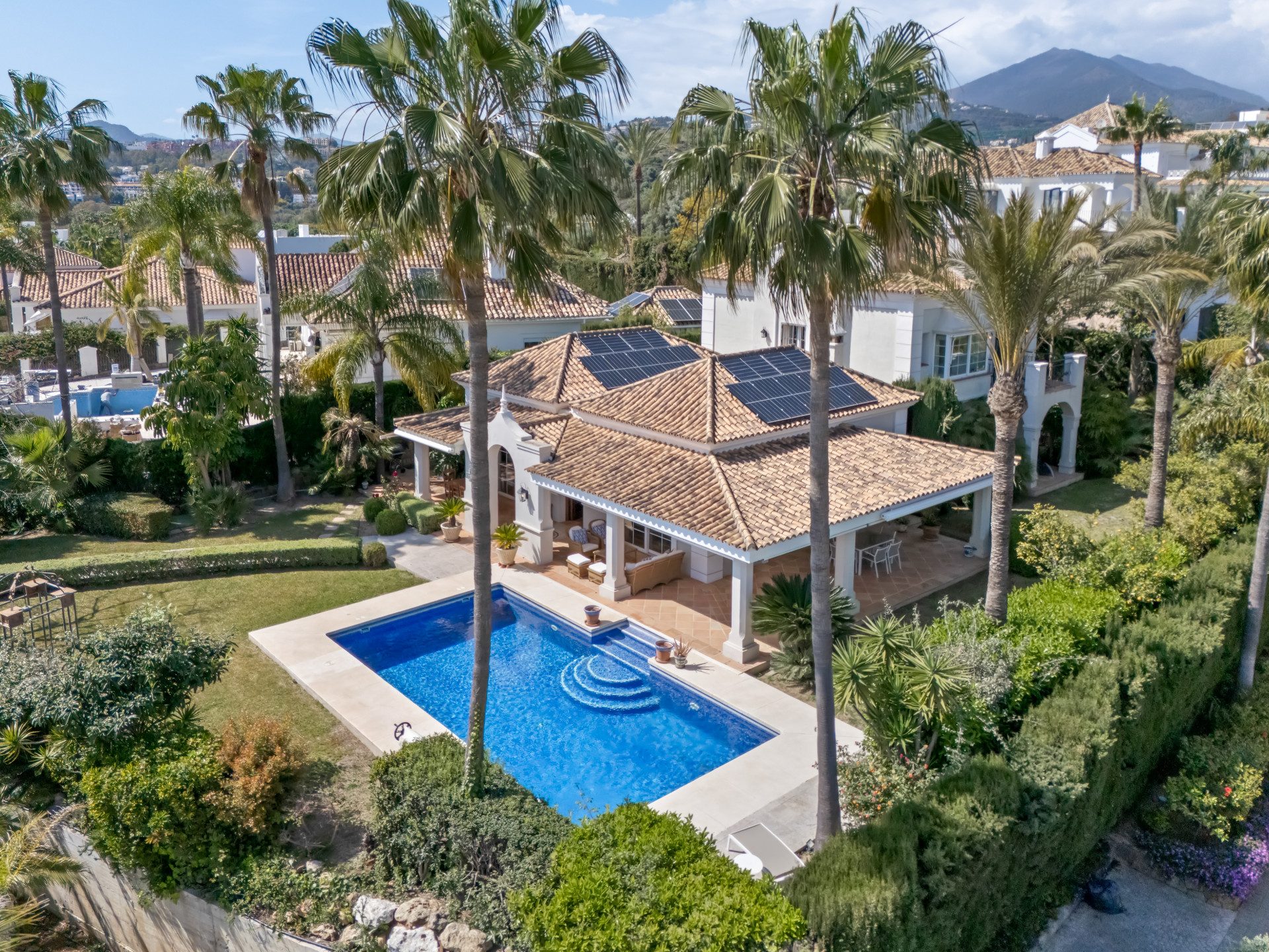 Viga Real — Nueva Andalucía, Marbella